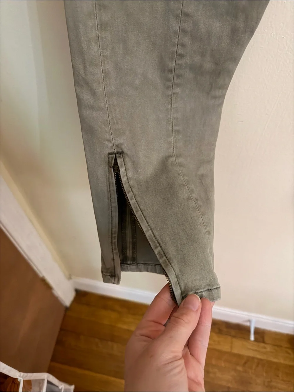 Forever 21 Women’s Olive Green Cargo Pants